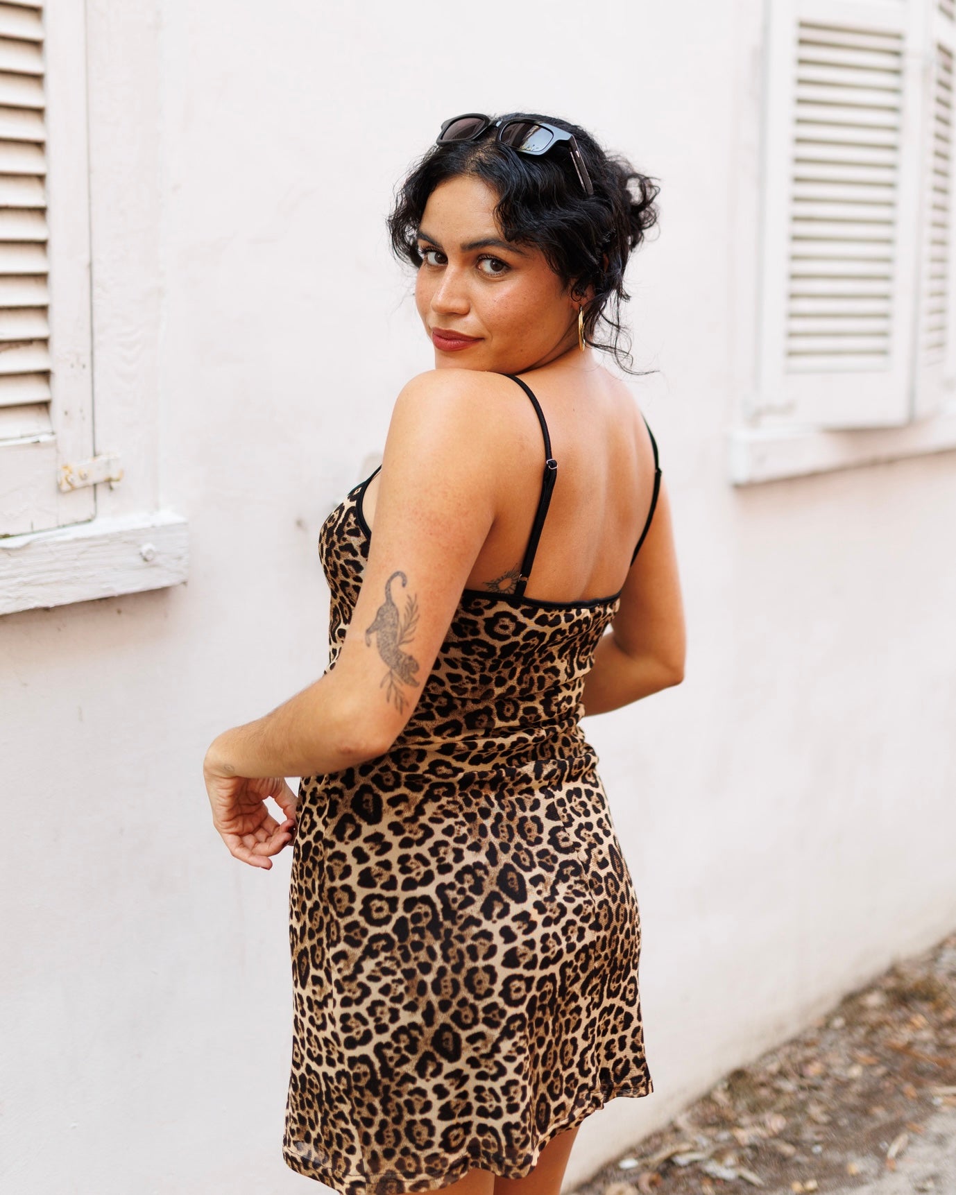 animal print mini dress Vestido Remmie Leopard - Caf/Combinado Prepare to turn heads Leopard Print Mini Dress